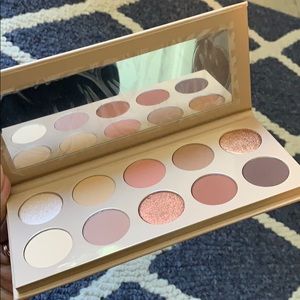 KKW eyeshadow “Classic” palette.